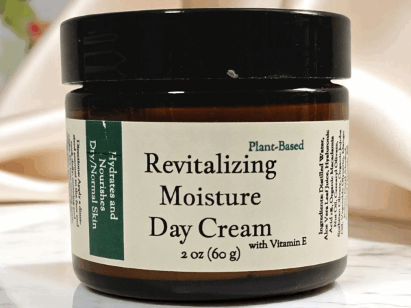 Moisturizers: Revitalizing Moisture Day Cream