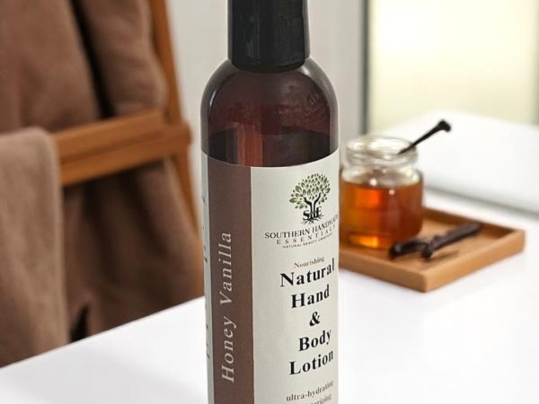 Nourshing Hand & Body Lotion: Honey Vanilla